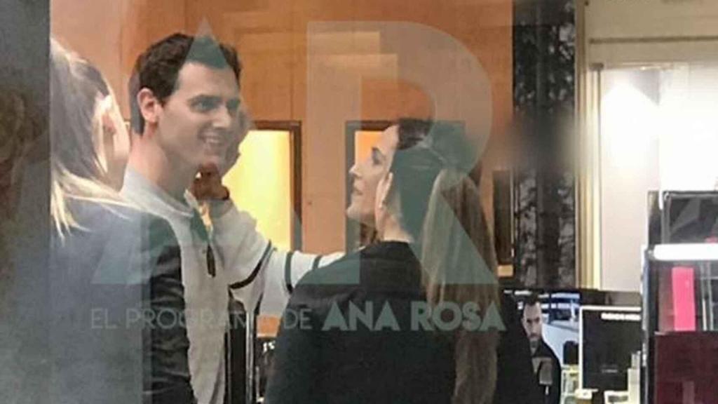 La primera imagen, junio de 2019, de Albert y Malú juntos tras la portada que los relacionó.