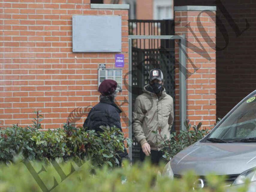 José Antonio Canales Rivera saliendo de su nueva casa en el norte de Madrid.