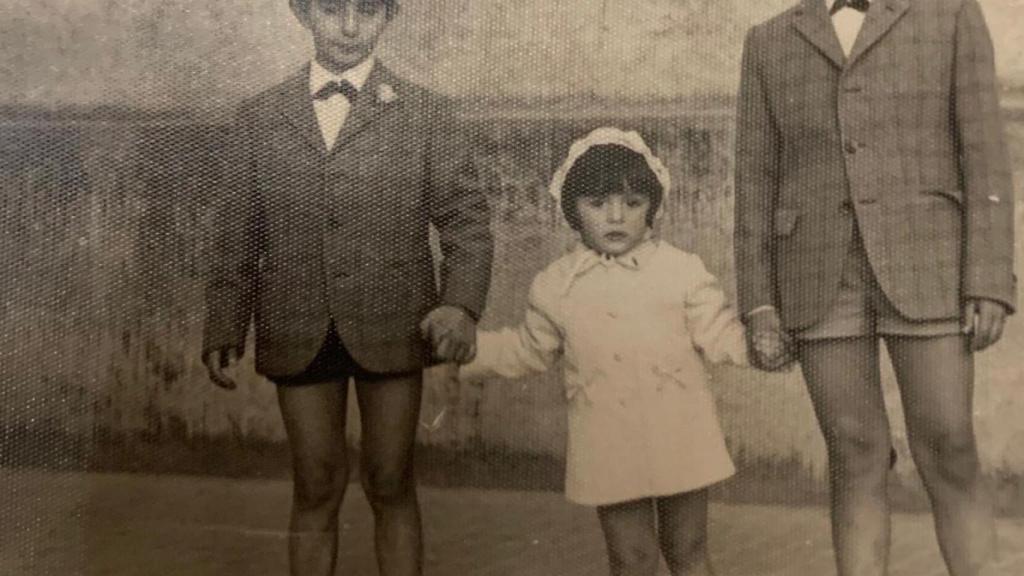 Jesús Lamban, junto a su hermano y su hermana en Ejea de los Caballeros