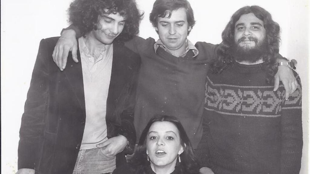 Lambán y su característica melena juvenil