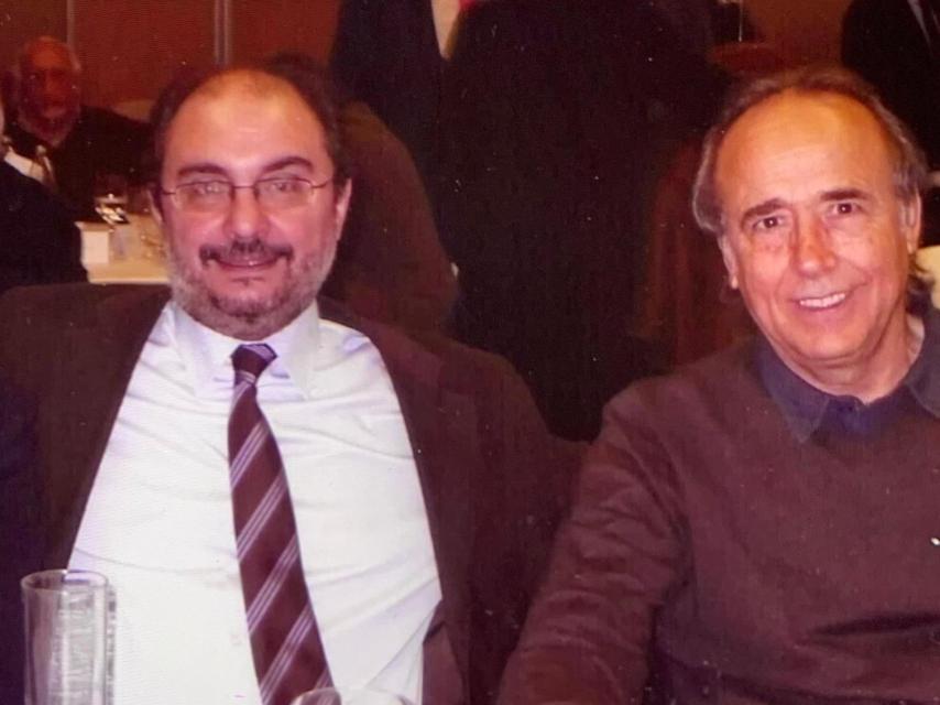 Con Joan Manuel Serrat le une una estrecha amistad