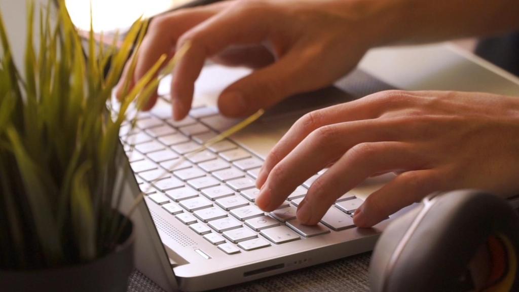 Rendimiento y gran autonomía en portátiles con Intel Core i3 de 10ª generación