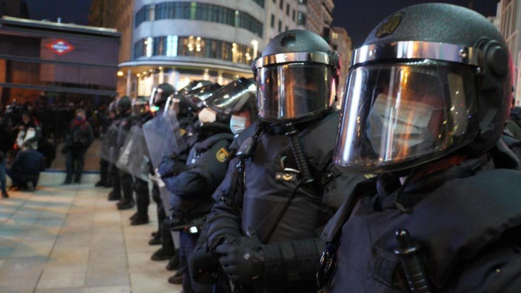 Agentes de la UIP en la manifestación.