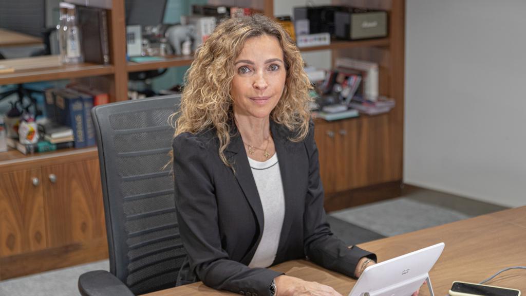 Patricia Benito en su mesa de trabajo.