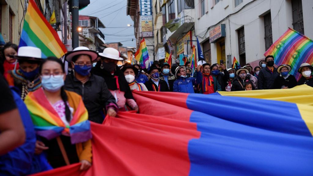 Miembros de la comunidad indígena en la marcha.
