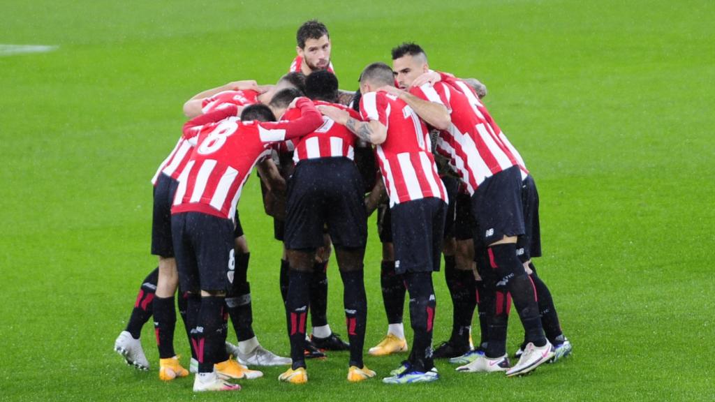 Los jugadores del Athletic en una 'piña'