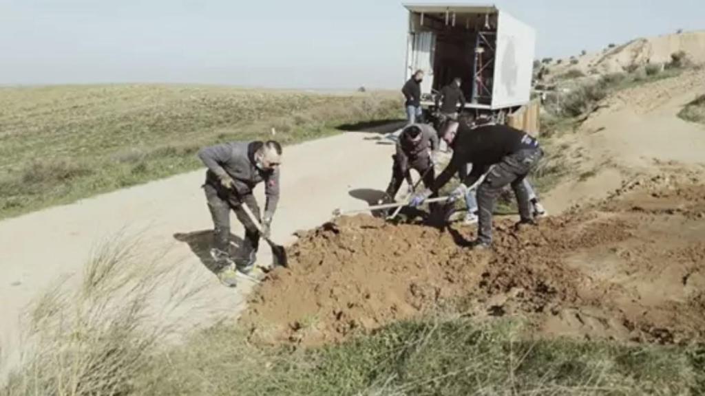 Obras de 'Cuéntame cómo pasó' en las barrancas de Burujón.
