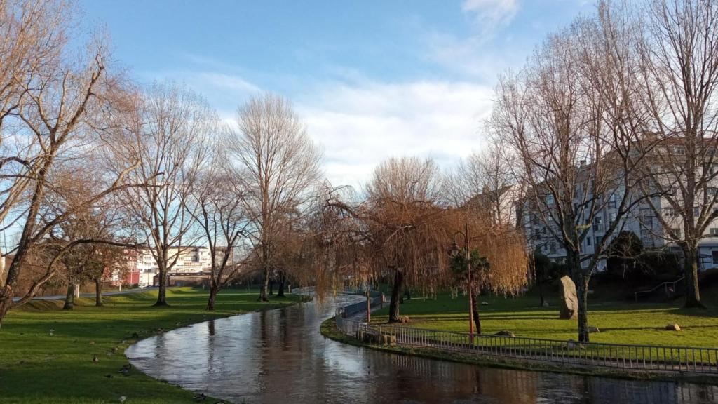 El Río Anllóns a su paso por Carballo.
