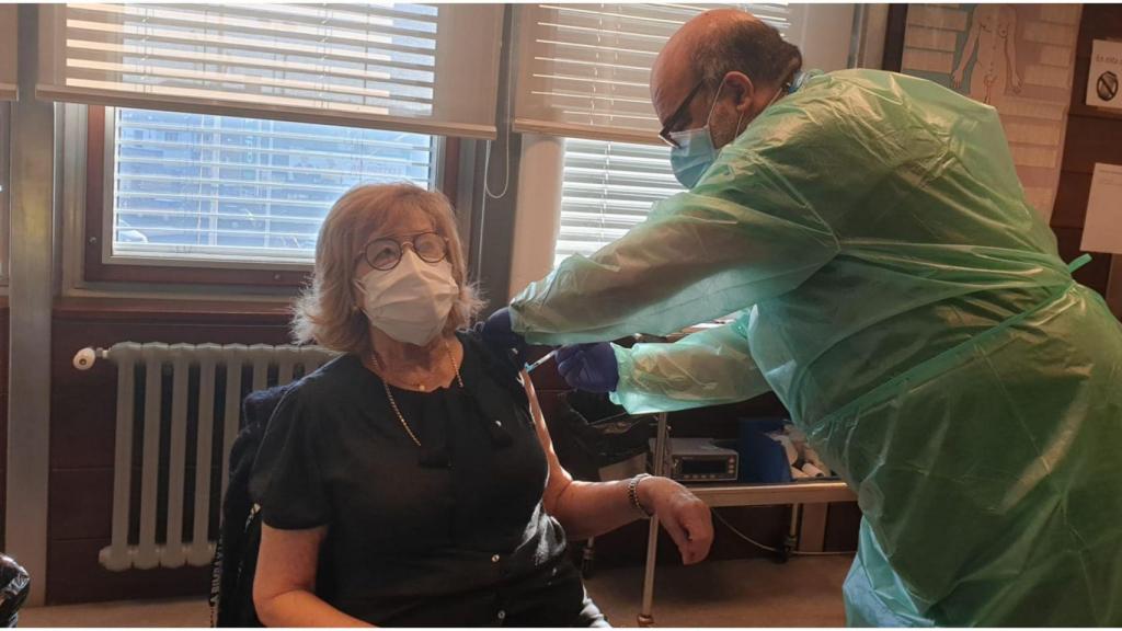 María Luisa Lago, vacunada en La Casa del Mar.