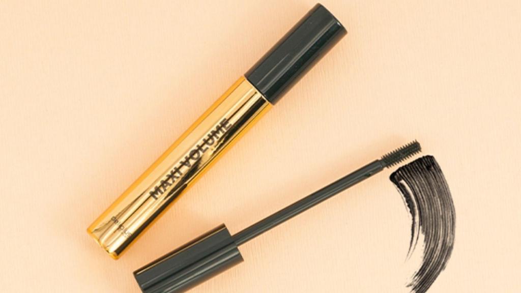 La máscara Maxi Volumen de Deliplus aporta un volumen intenso a la mirada.