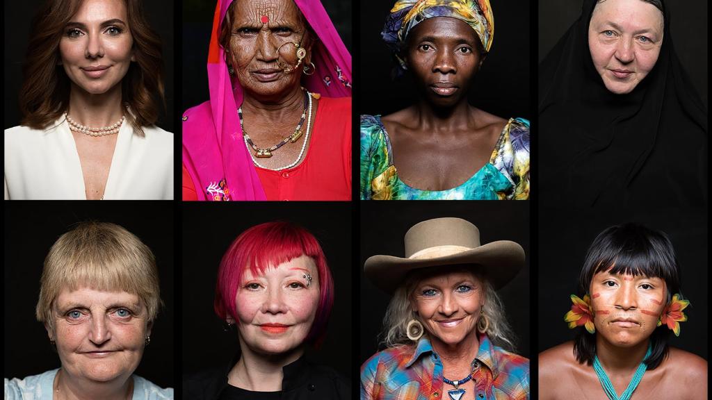 Un fotograma de la película Woman en el que han participado más de 2.000 mujeres.