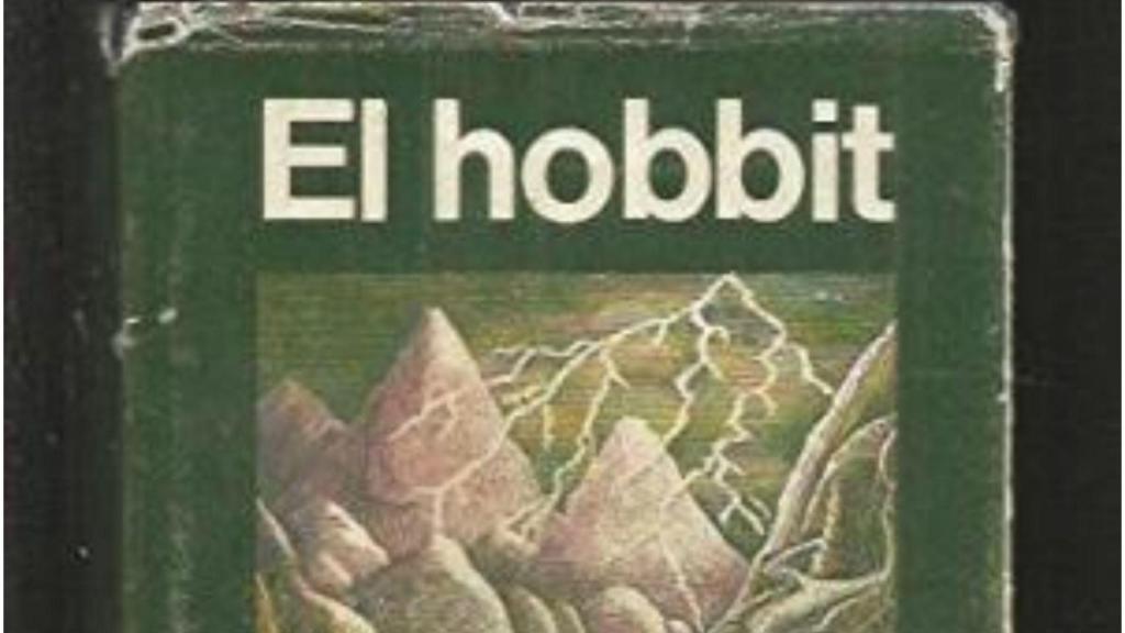 Ejemplar de la primera edición de El Hobbit en castellano.