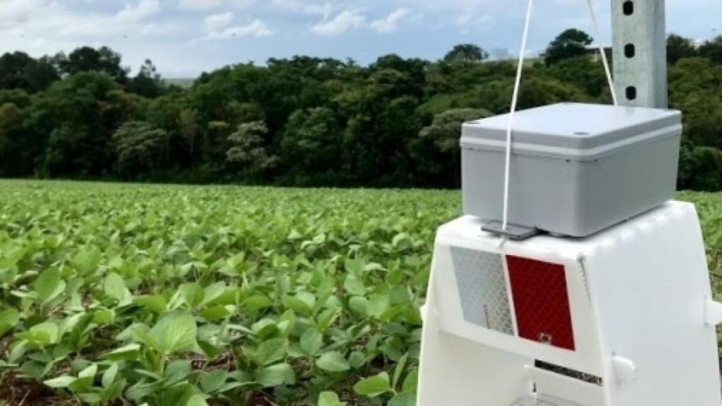 Trampa inteligente para monitorear plagas. Foto: Tarvos