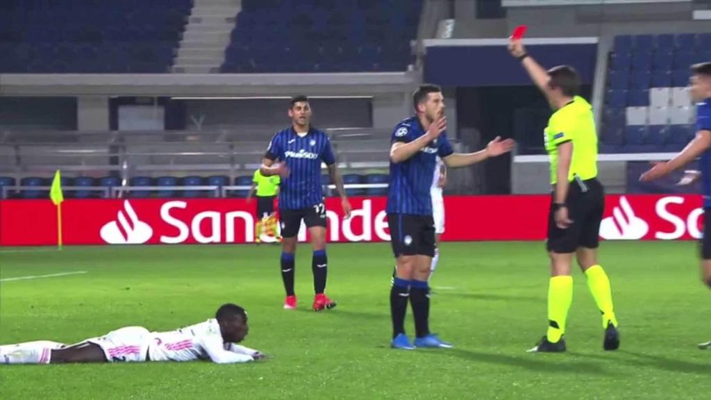 Freuler, expulsado por falta a Mendy