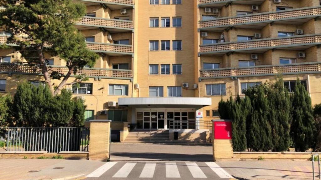 Vista de la antigua Escuela de Enfermería, habilitada para acoger pacientes de Covid-19. EE