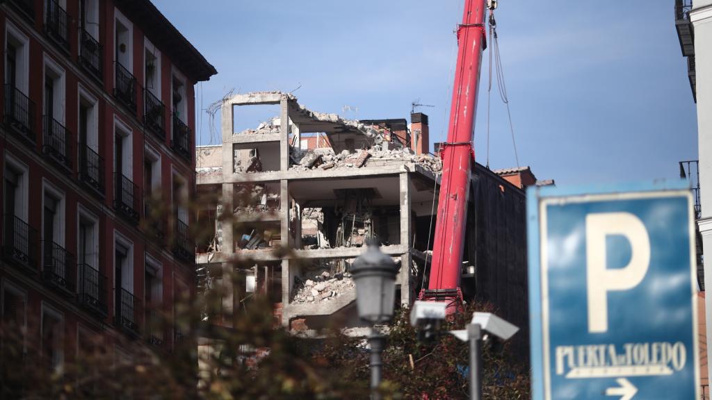 Así quedó el edificio parroquial tras la explosión en la calle Toledo de Madrid.