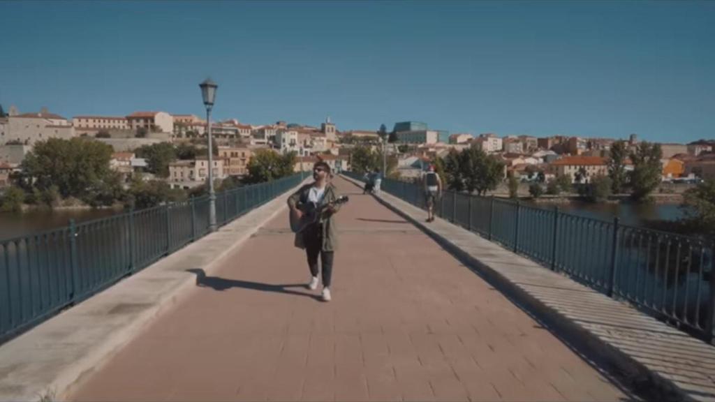 Un pais para escucharlo zamora