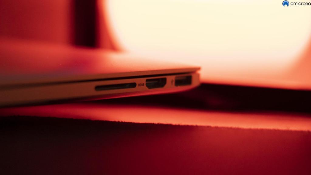 Puerto HDMI en un MacBook antiguo.