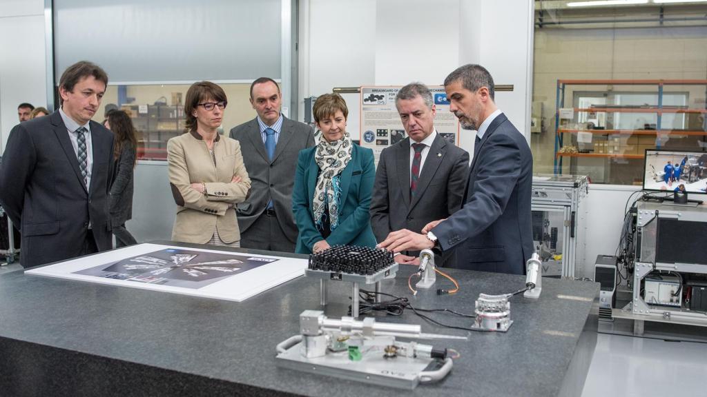 Carrera y parte del equipo de AVS con el Lehendakari Iñigo Urkullu.