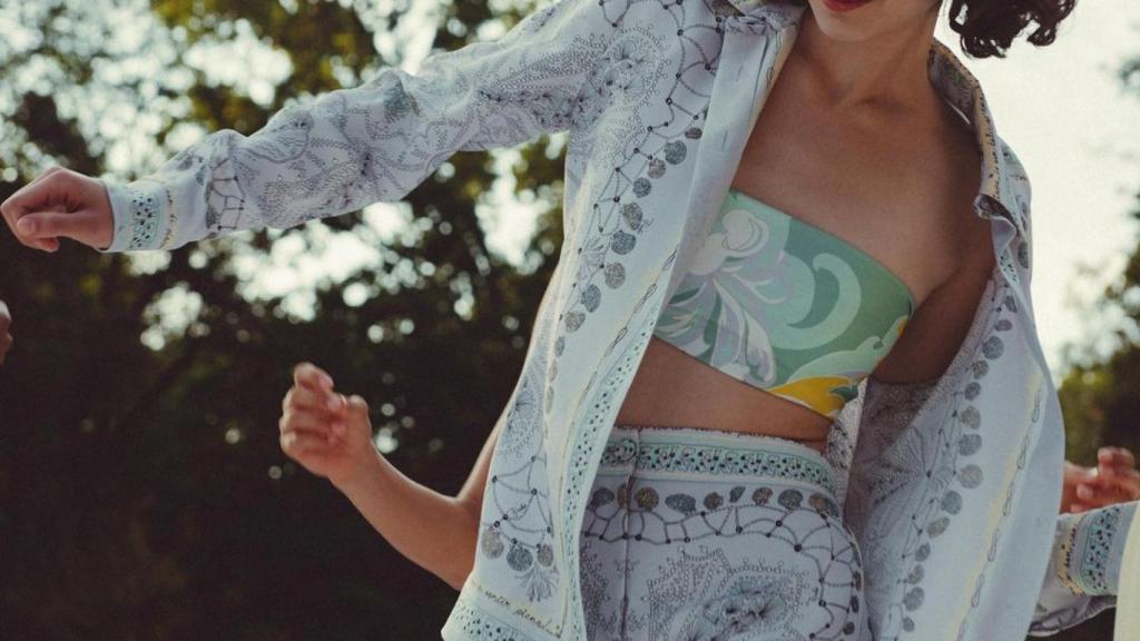 Modelo con diseño de la colección primavera/verano 2021 de la marca Emilio Pucci.