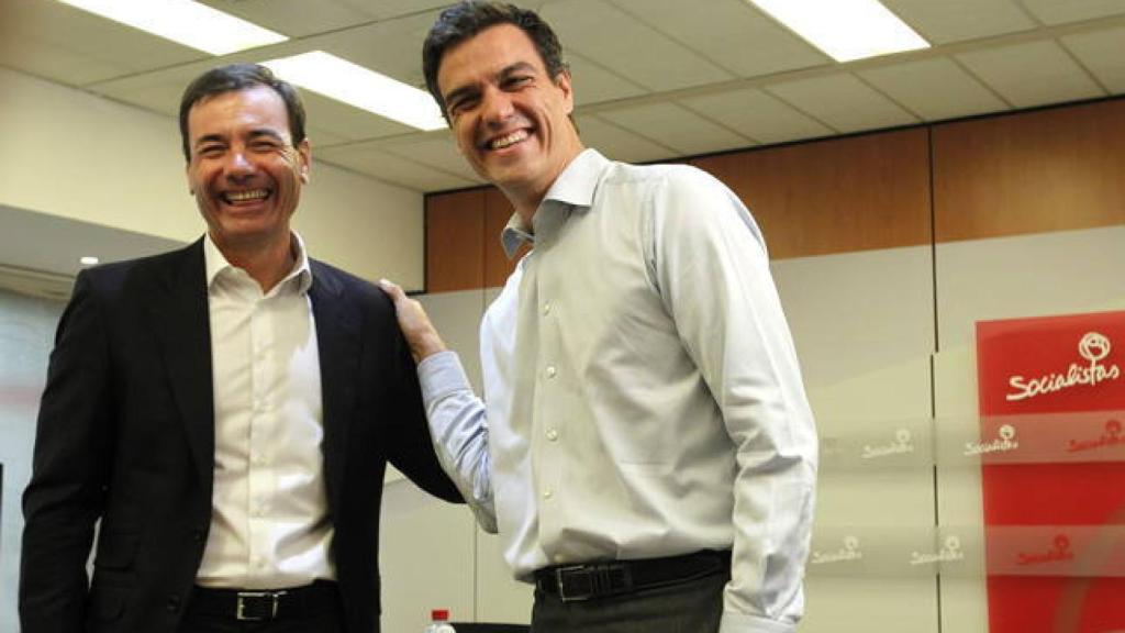 Sánchez y Tomás Gómez, antes de su abrupta ruptura en 2015.