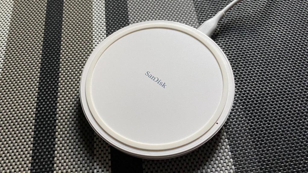El cargador inalámbrico de Sandisk es pequeño pero potente