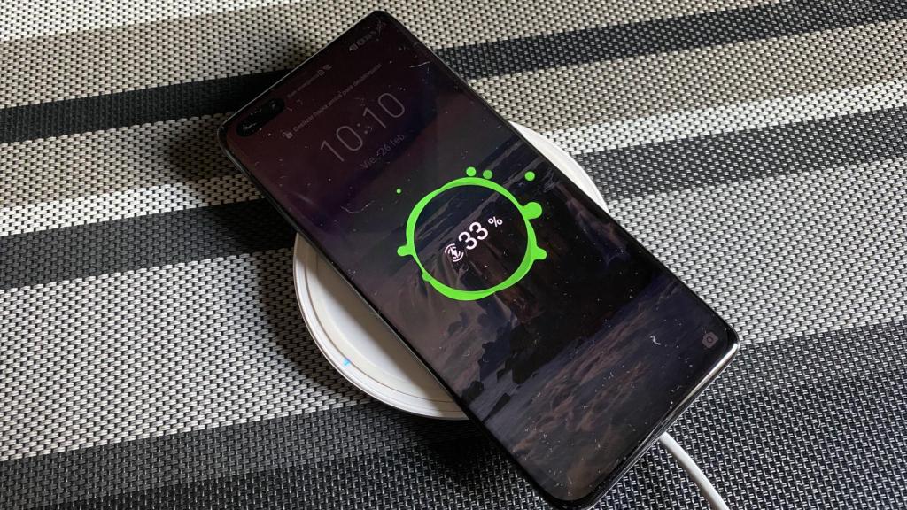 El cargador inalámbrico de Sandisk aceptó bien todos nuestros móviles