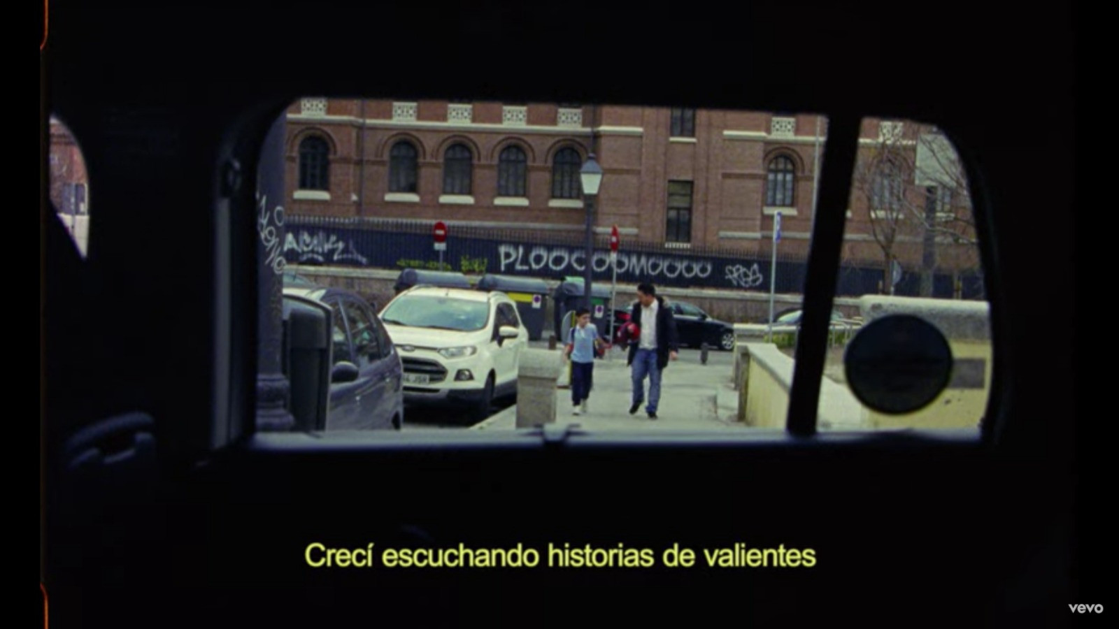 Escena de CAMBIA!, el nuevo tema de C.Tangana donde sale una camiseta del Celta