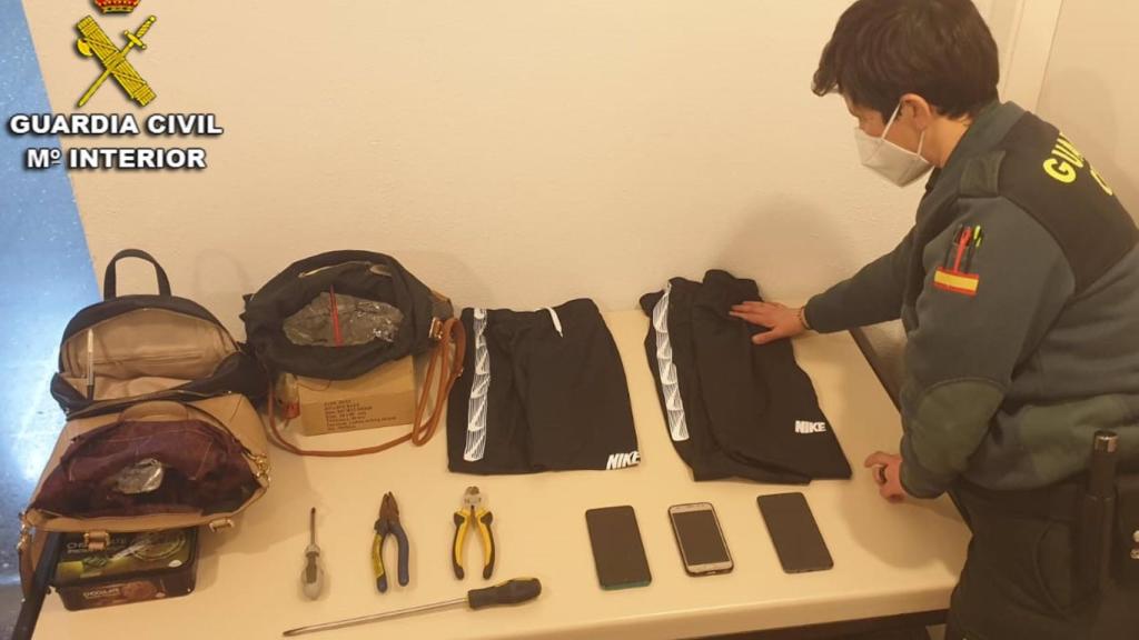 Detenidos cuatro integrantes de un grupo de ‘descuideros’ por seis hurtos en Pontevedra