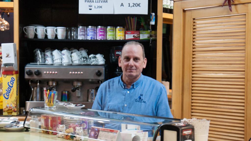Umberto González, dueño del bar Eclipse de Lugones (Asturias).