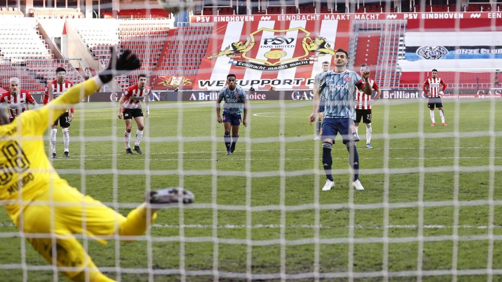 Tadic marca el penalti decisivo del PSV - Ajax