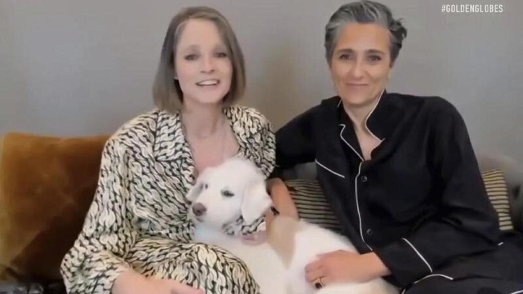 Jodie Foster optaba por un pijama para los Globos de Oro.