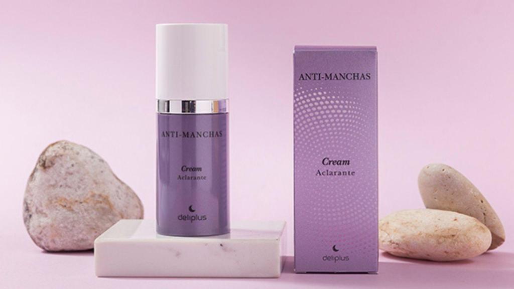 La crema aclarante de la firma Deliplus busca acabar con las manchas cutáneas.