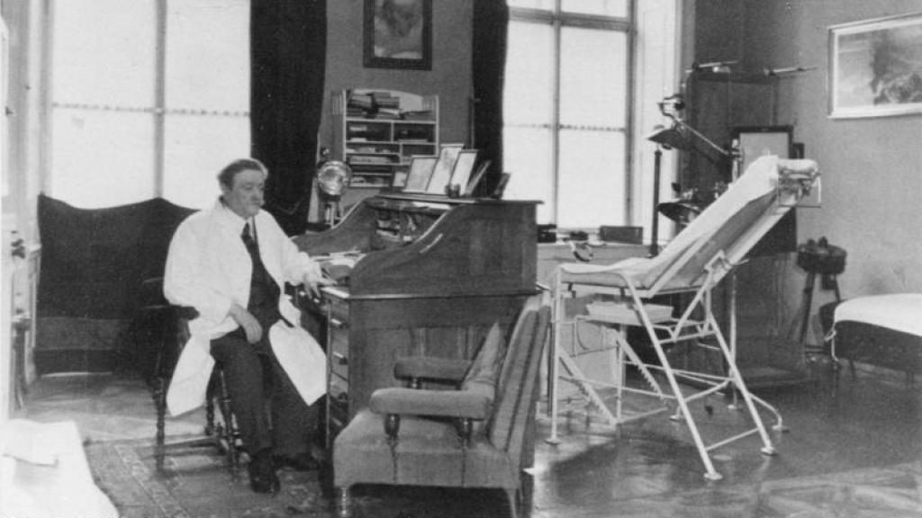 El médico judío Eduard Bloch, quien trató a Klara Hitler.