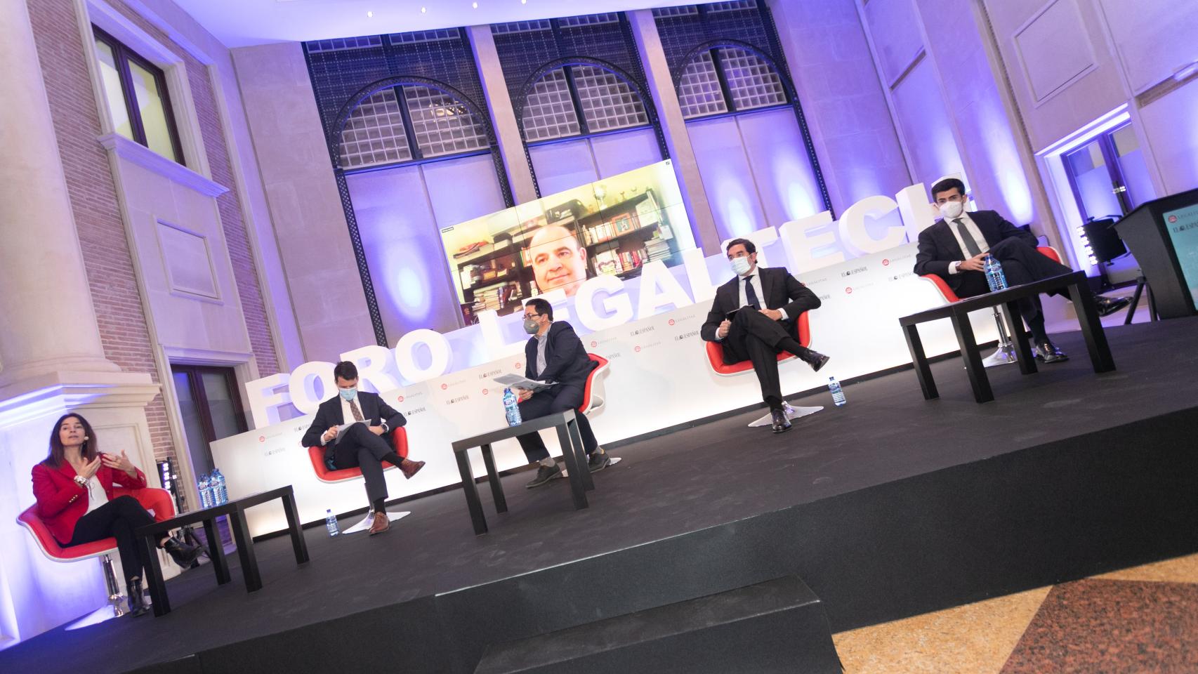 Moisés Barrio, letrado del Consejo de Estado, director del Diploma de Alta Especialización en Legal Tech y Transformación Digital de la Escuela de Práctica Jurídica de la Universidad Complutense de Madrid, autor del libro LegalTech: La transformación digital de la abogacía, Juan Pardo, director general corporativo de Legálitas, Eva Bruch, digital Transformation & Innovation consultant y miembro del Global LegalTech, Carlos Blanco, fundador de Nuclio y Encomenda VC y Francisco de Borja Vargues Valencia, secretario general para la Innovación y Calidad del Servicio Público de Justicia.