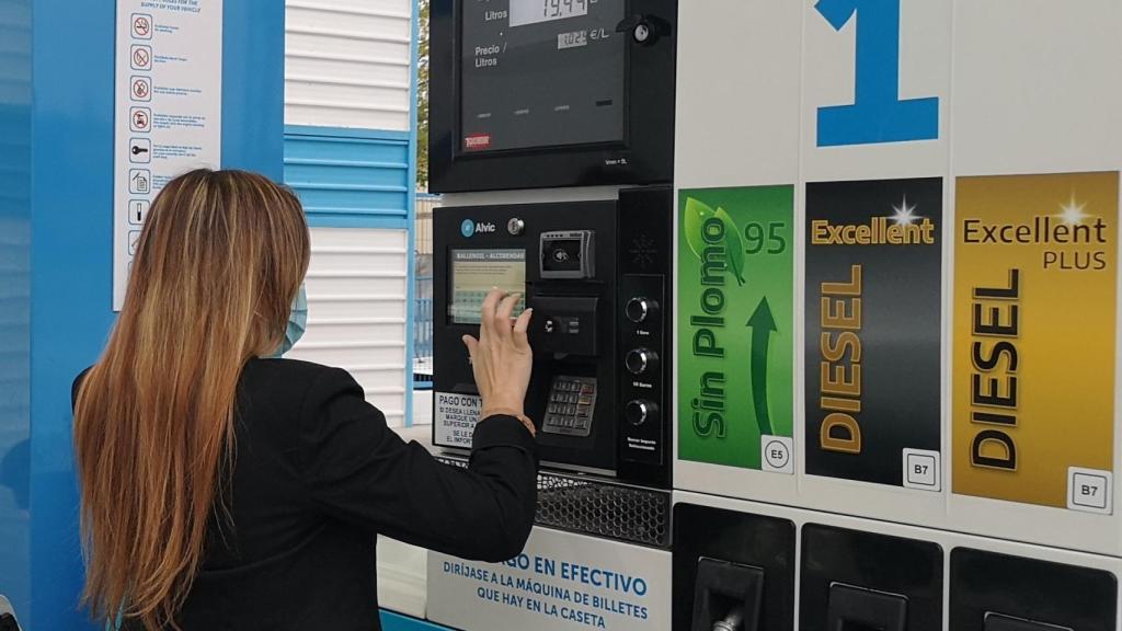 Ballenoil y Santander desarrollan un sistema para pagar los repostajes con el DNI