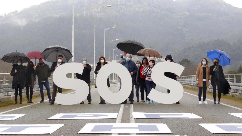 Protesta en la Ponte da Amizade