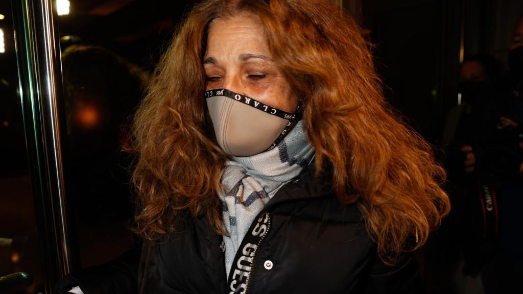 Lolita a las puertas del tanatorio.