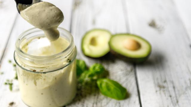 La mejor receta casera de mayonesa de aguacate