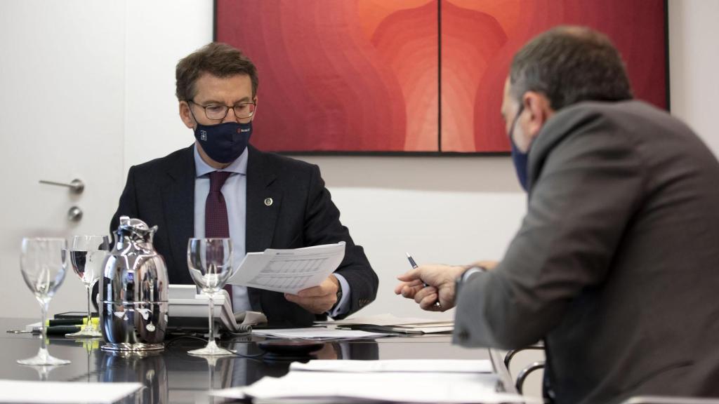 Feijóo en el comité clínico.