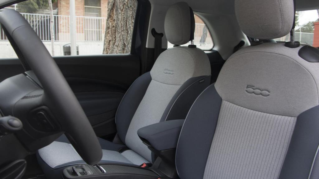 El interior sobresale por la gran cantidad de detalles que incorpora.