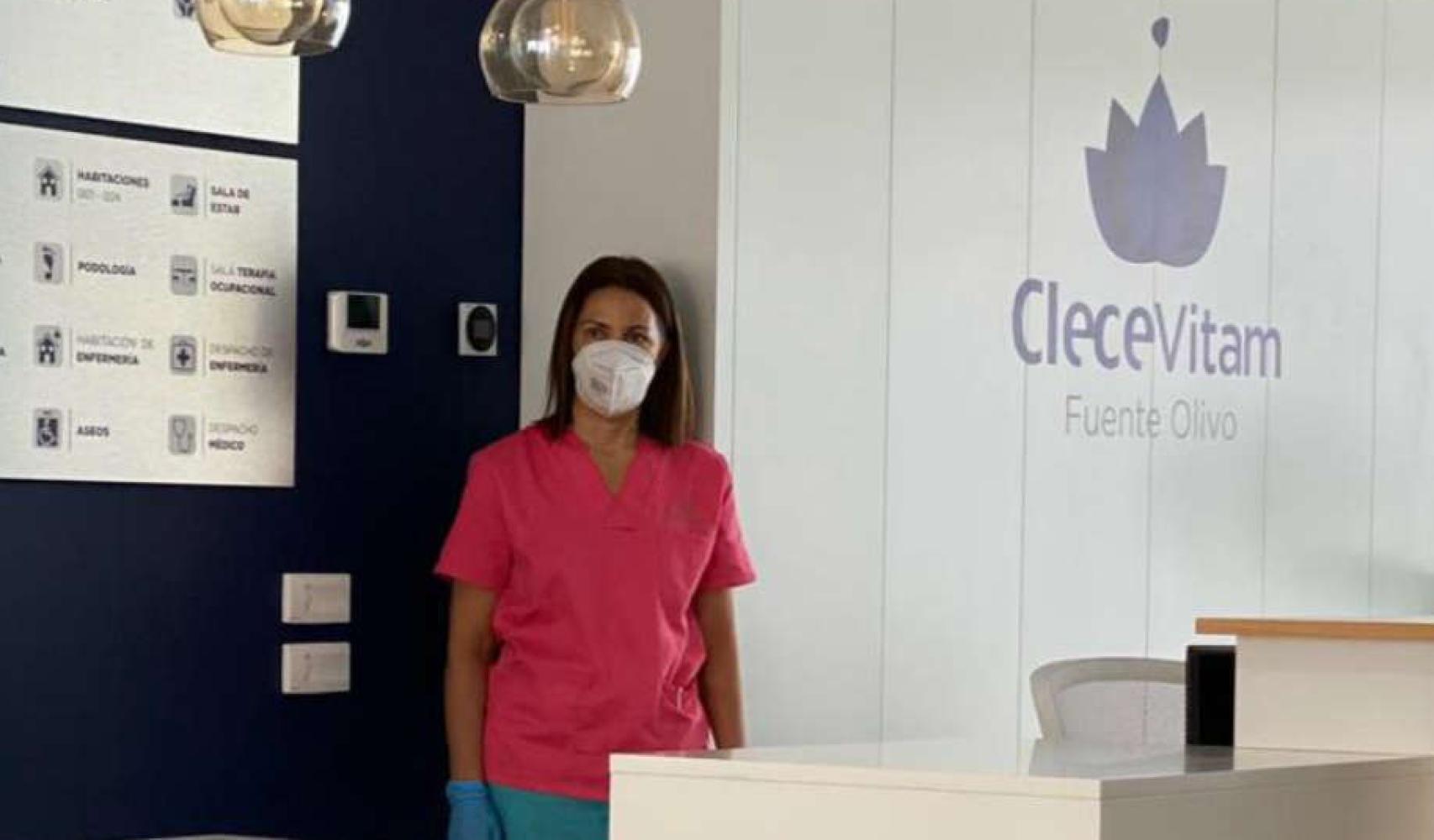 Eva Muñoz lleva trabajando dos años como auxiliar de geriatría.