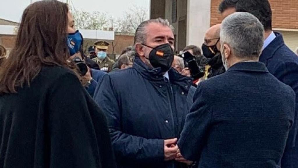 Araluce y Folguera, de la AVT, junto al presidente del Gobierno y el ministro del Interior.