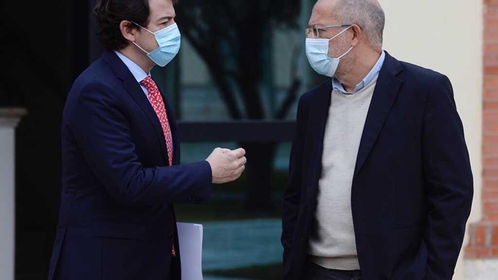 El presidente y el vicepresidente de Castilla y León, Alfonso Fernández Mañueco (PP) y Francisco Igea (Cs).