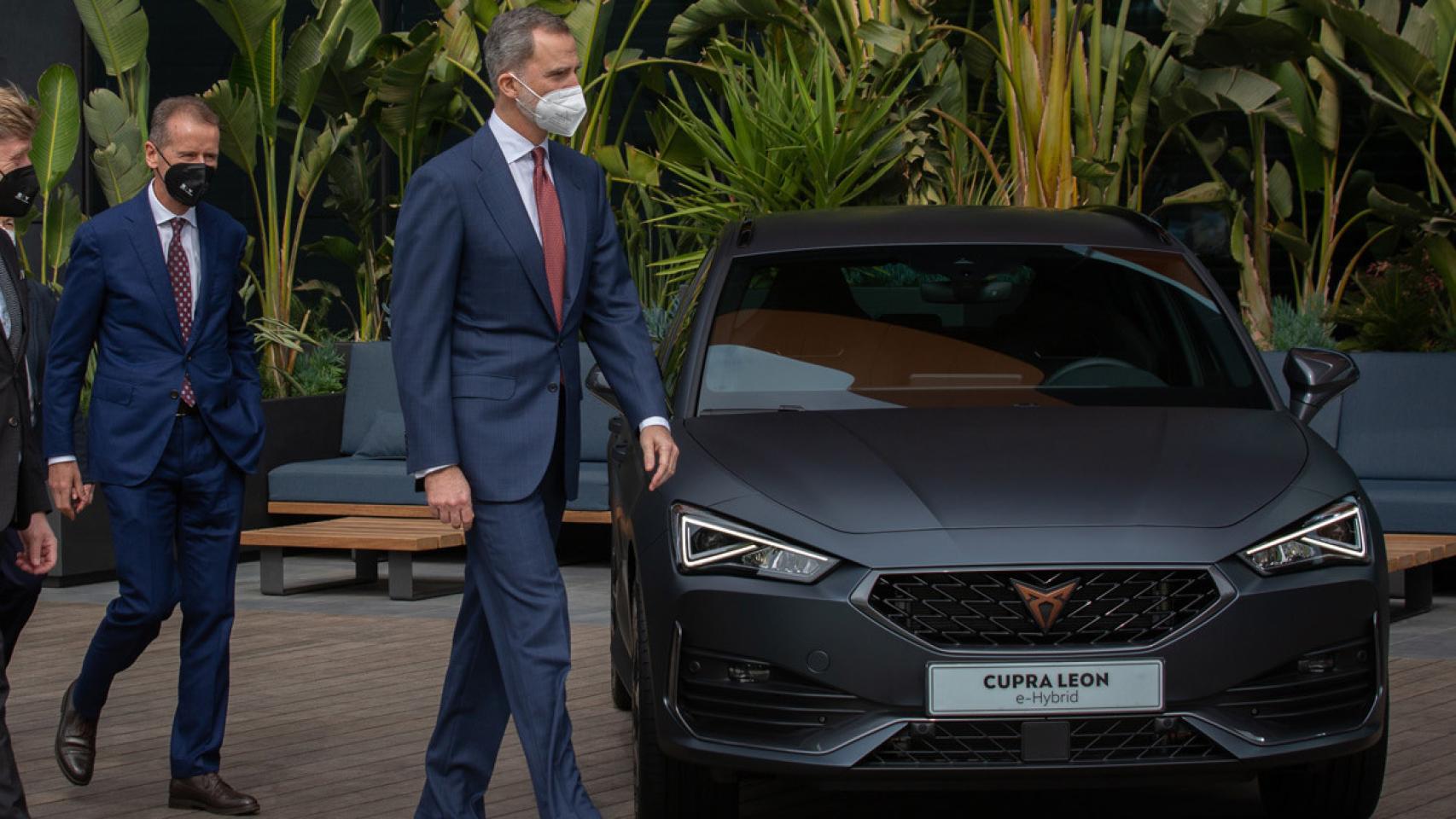 Así ha sido la visita del Rey Felipe y el presidente Sánchez a la fábrica de Seat