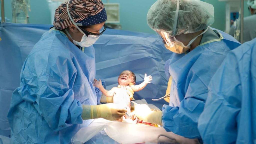 El 74% de menores de 45 años ha paralizado sus planes de tener hijos en los próximos cinco años por la pandemia.