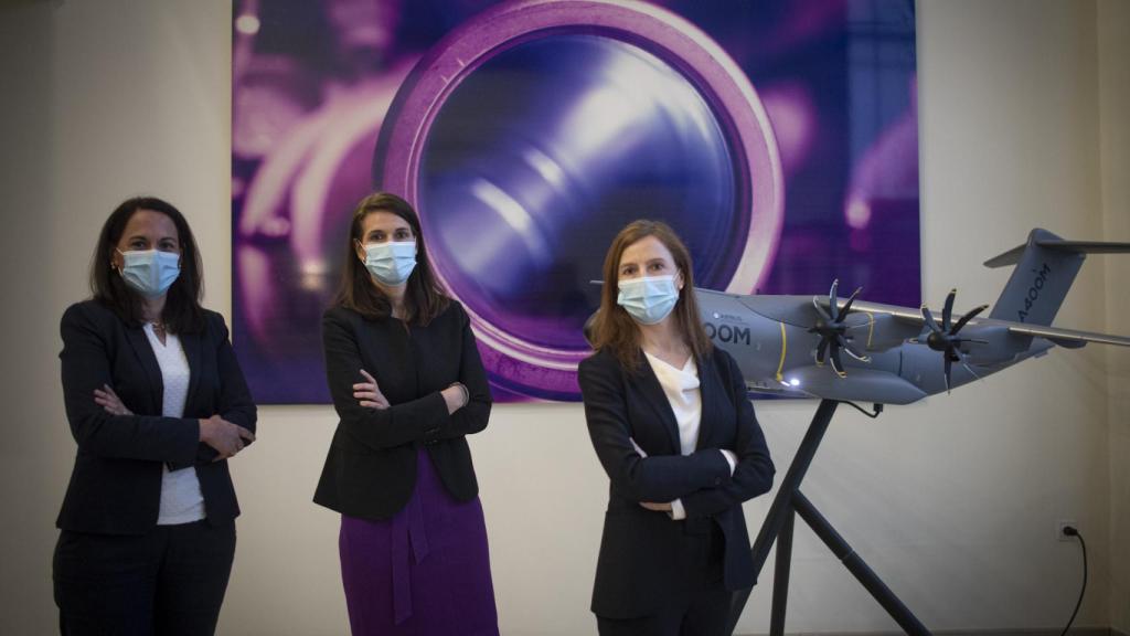 Dulce Muñoz, Paloma Peinado y Cristina Aguilar, ingenieras directivas de Airbus.