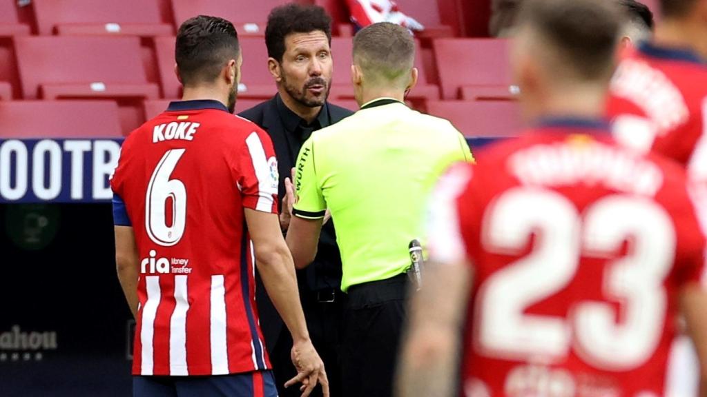 Hernández Hernández habla con el 'Cholo' Simeone