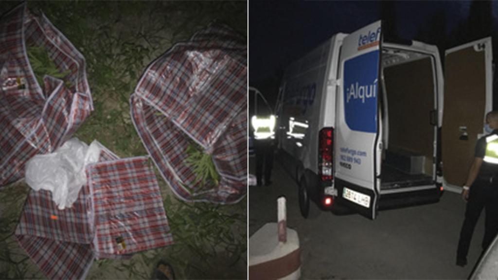 A la izquierda, bolsas de plástico que usan los ladrones para robar plantas, y a la derecha, una furgoneta alquilada para cargar el cáñamo intervenida por la Policía Local.