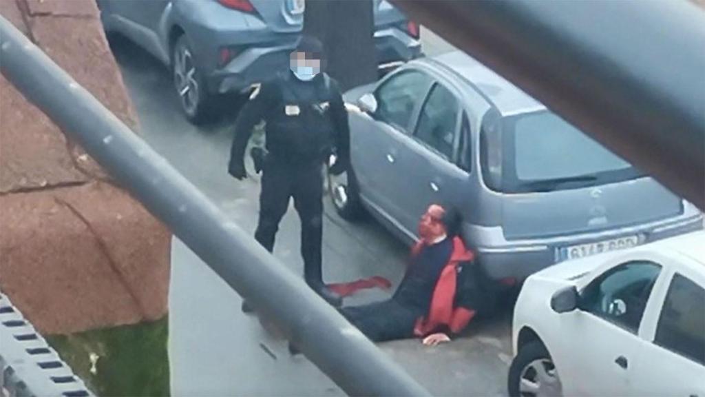 José Manuel, reducido tras asestar seis puñaladas a su expareja el Día de la Mujer. EE